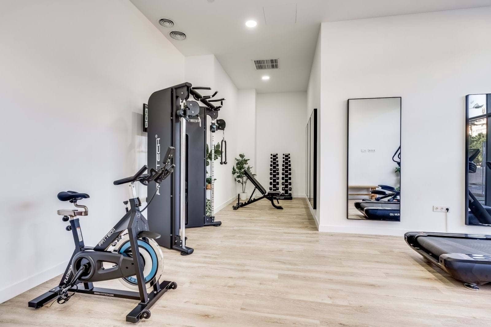 2 bedroom Apartment for sale in Malaga city with pool garage - € 439,000 (Ref: 9177974)