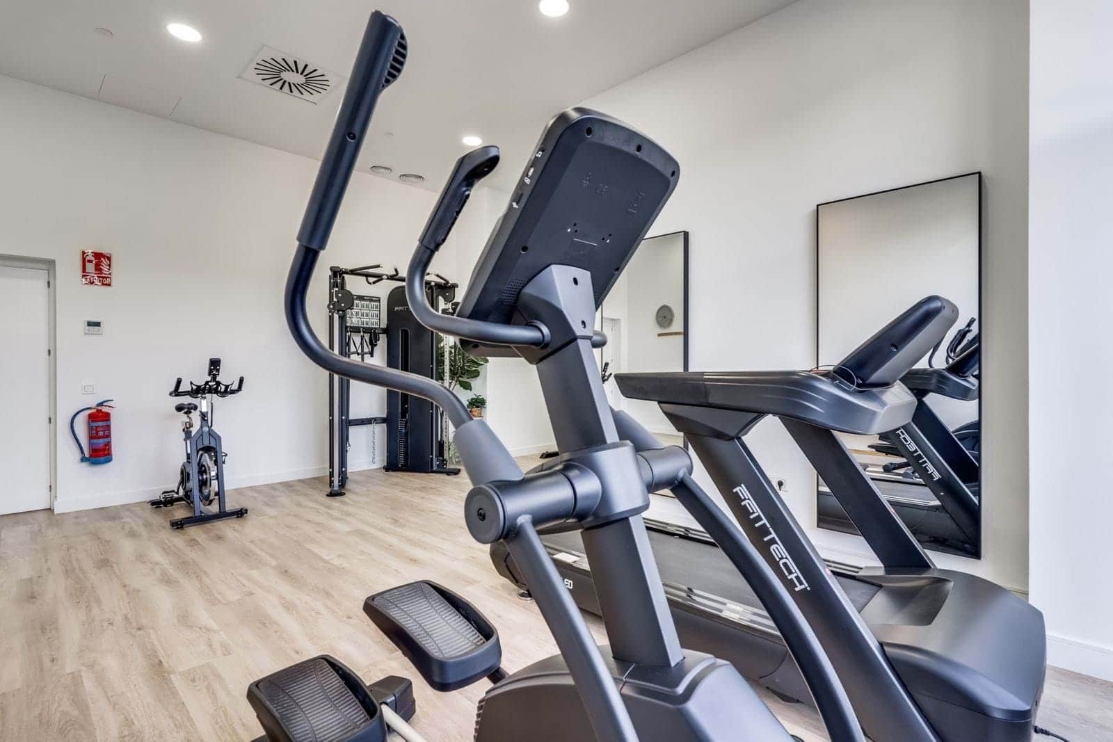 2 bedroom Apartment for sale in Malaga city with pool garage - € 439,000 (Ref: 9177974)