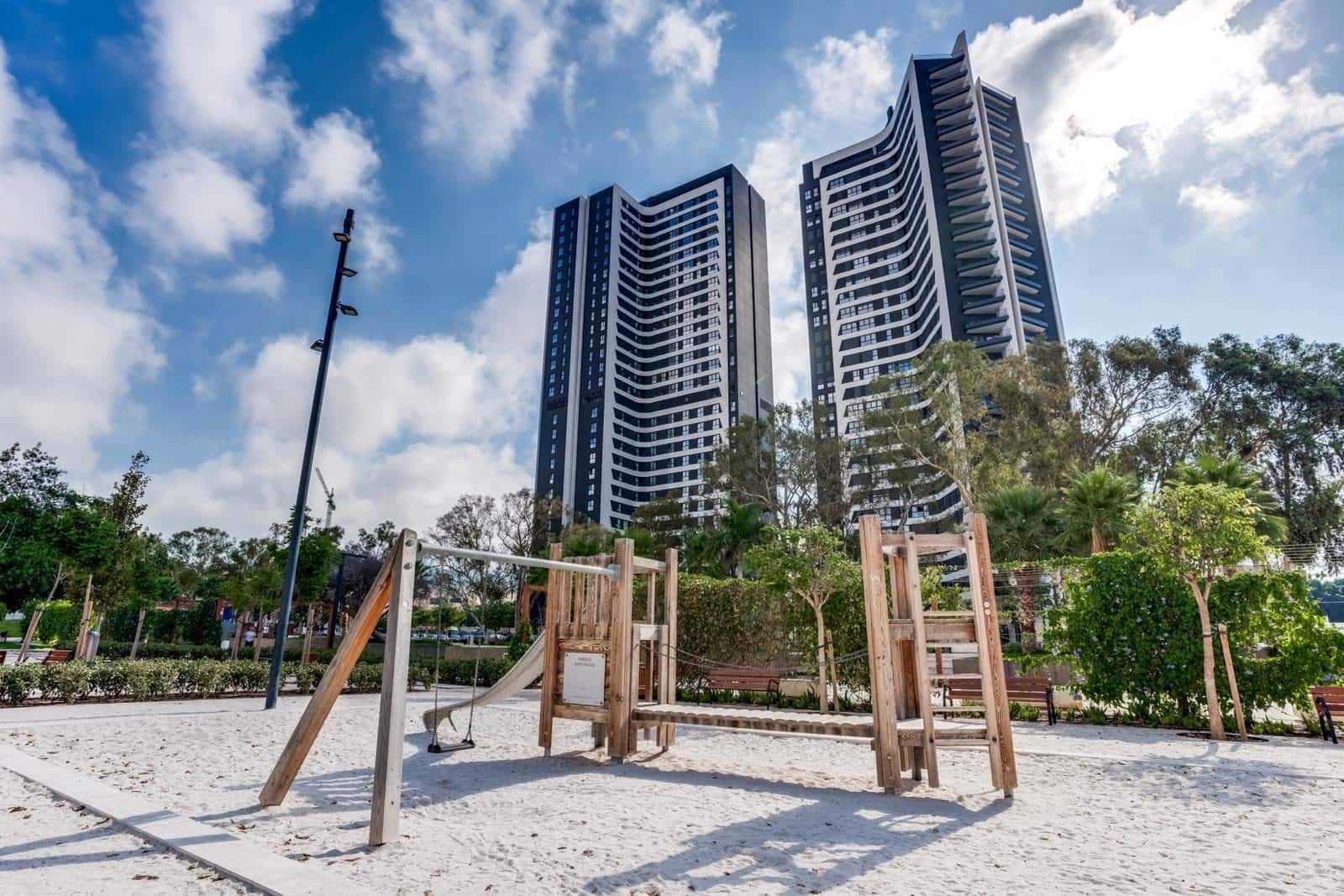 2 bedroom Apartment for sale in Malaga city with pool garage - € 439,000 (Ref: 9177974)