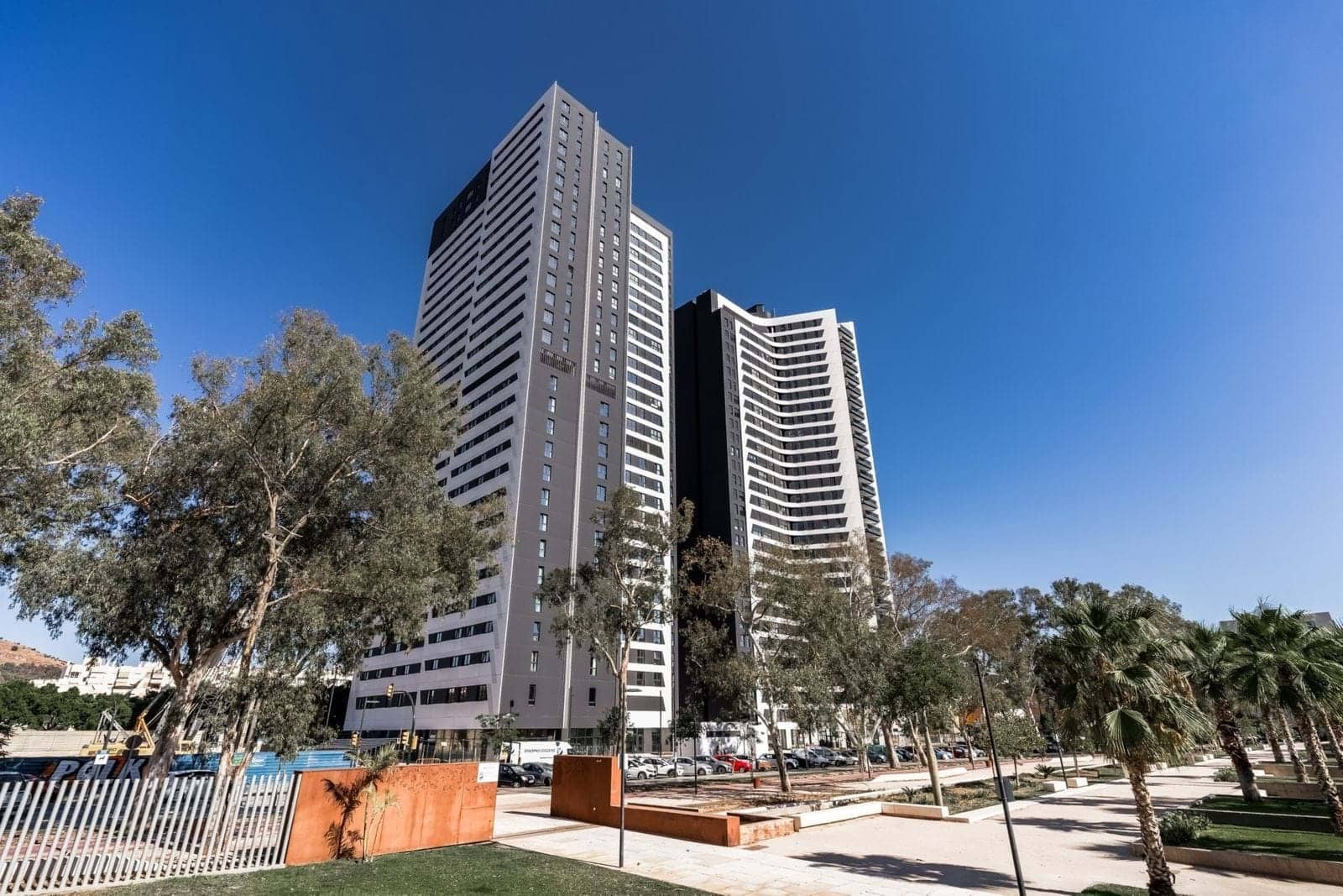 2 bedroom Apartment for sale in Malaga city with pool garage - € 439,000 (Ref: 9177974)