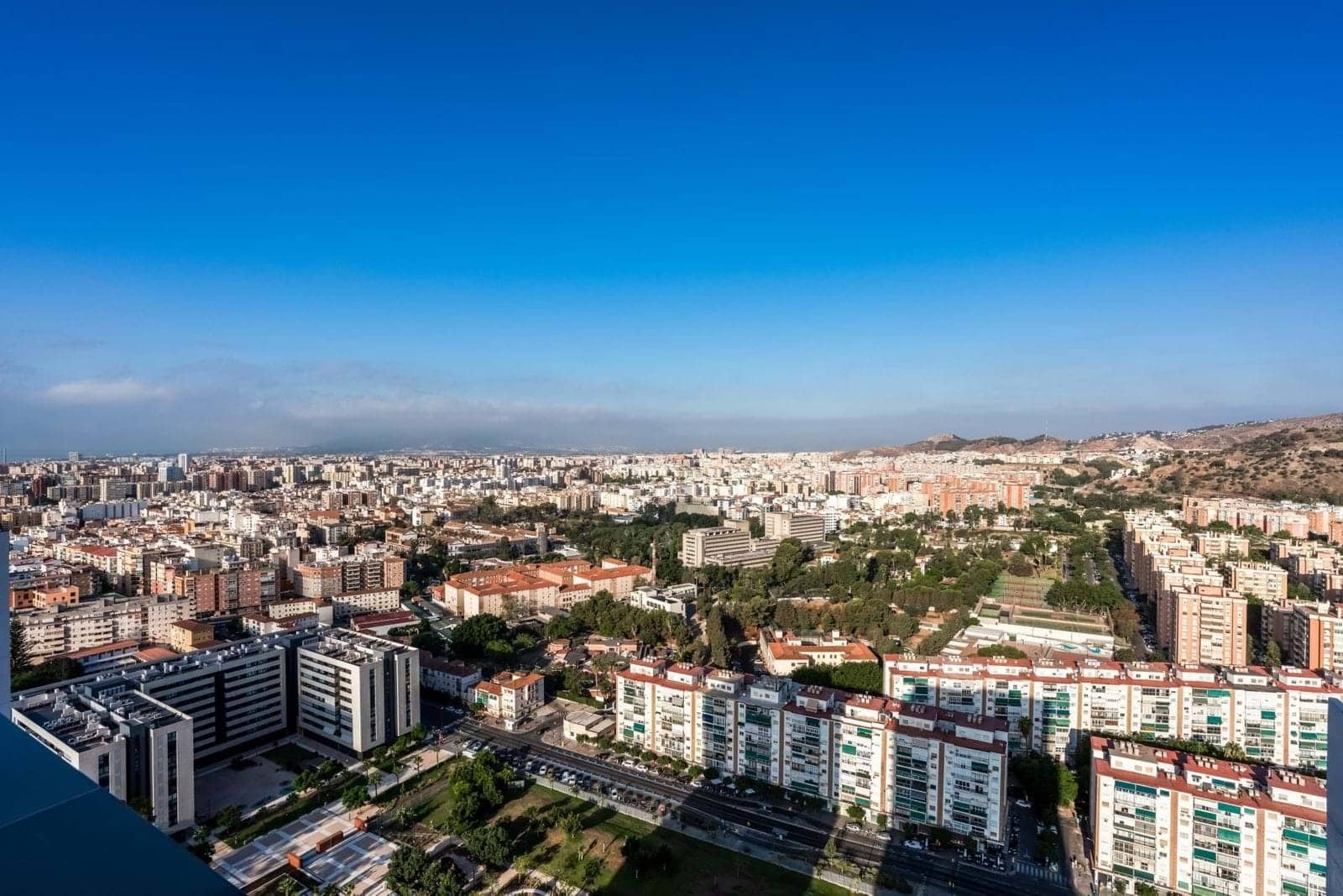 2 bedroom Apartment for sale in Malaga city with pool garage - € 439,000 (Ref: 9177974)