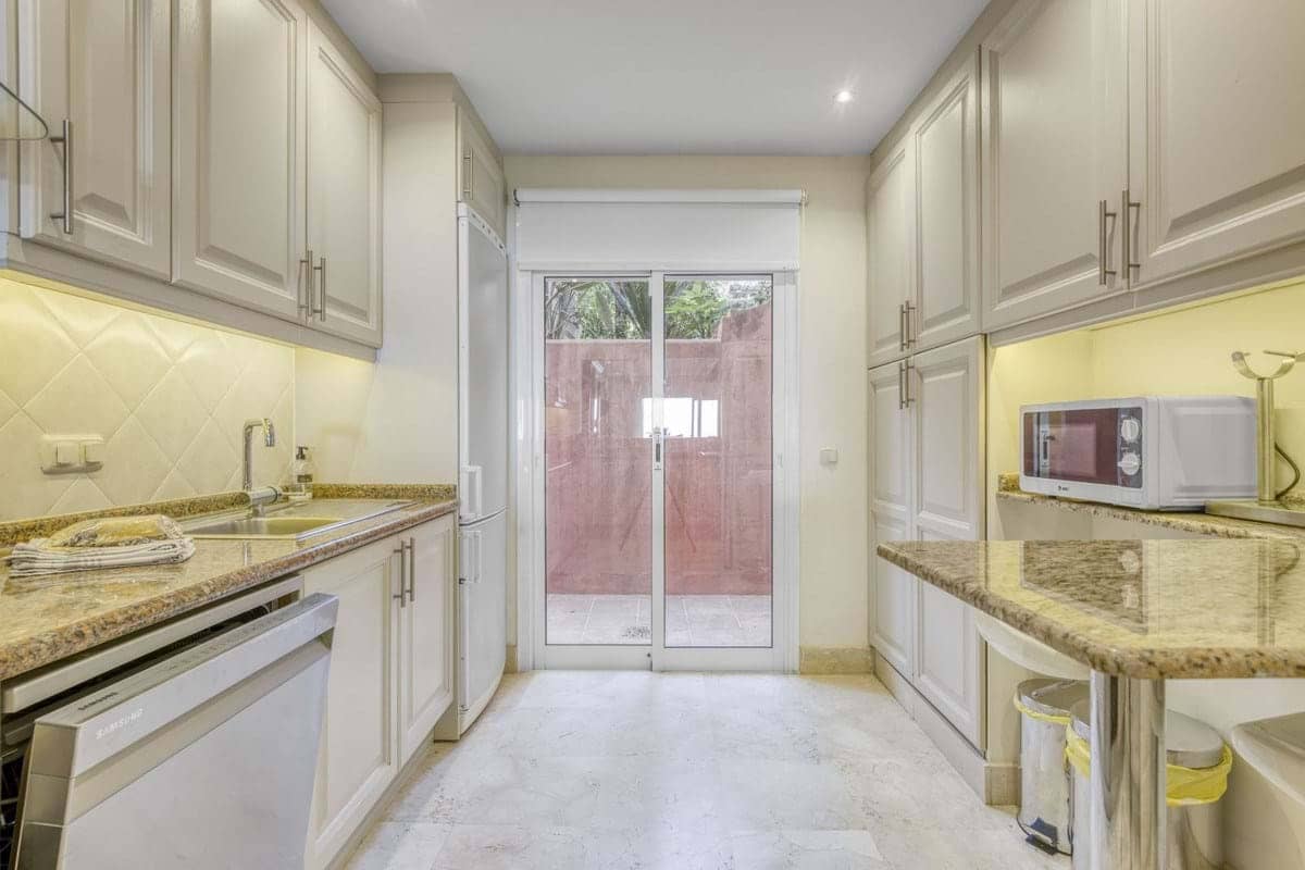 Apartamento de 2 habitaciones en Marbella en venta con piscina garaje - 480.000 € (Ref: 9180395)