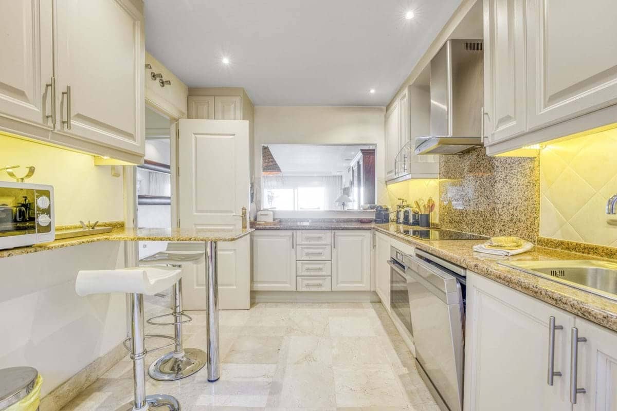 Apartamento de 2 habitaciones en Marbella en venta con piscina garaje - 480.000 € (Ref: 9180395)