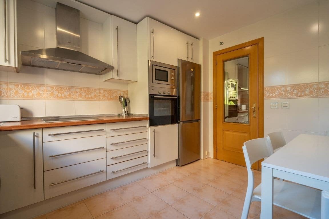 2 makuuhuone Huoneisto myytävänä paikassa Benahavis mukana uima-altaan 
autotalli - 450 000 € (Ref: 9180778)