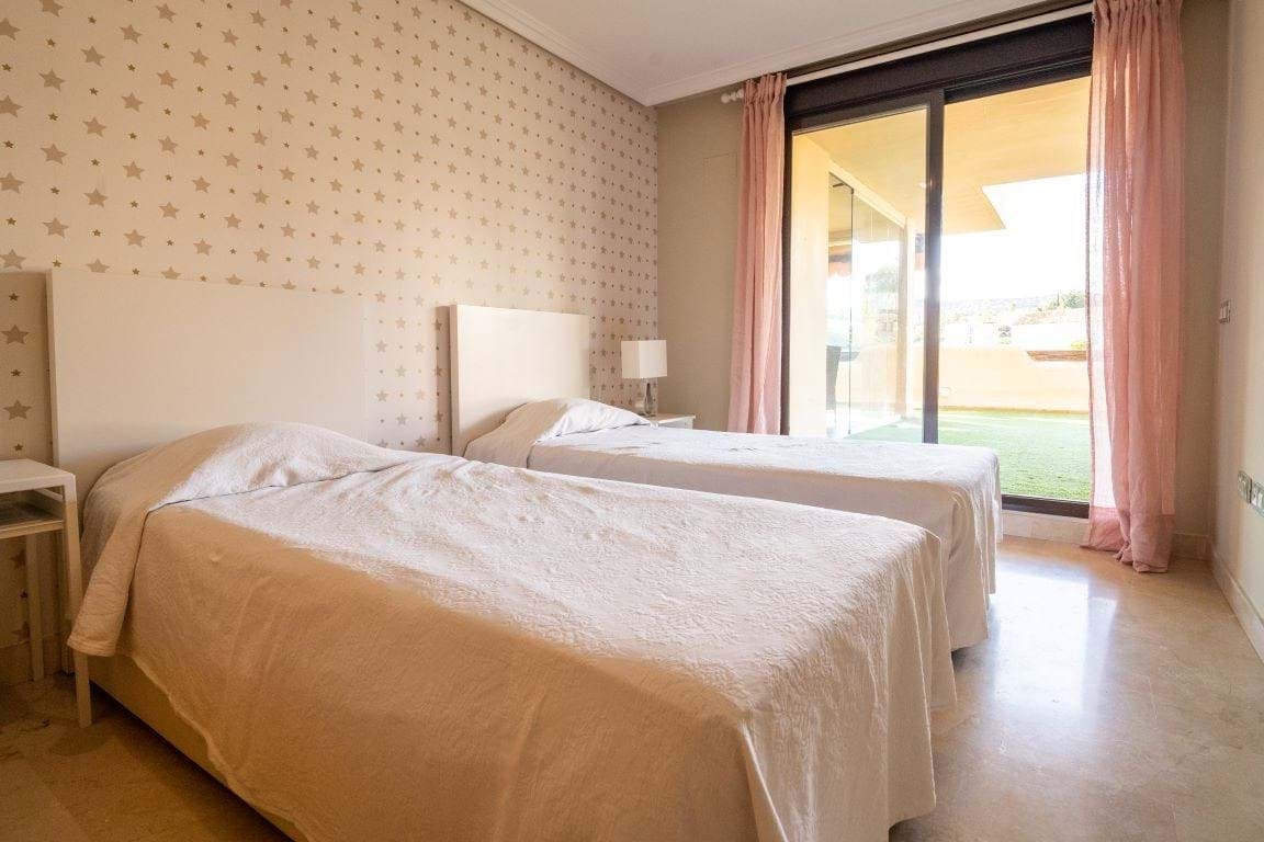 2 makuuhuone Huoneisto myytävänä paikassa Benahavis mukana uima-altaan 
autotalli - 450 000 € (Ref: 9180778)