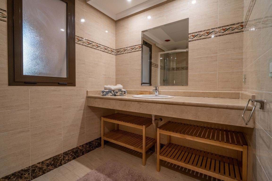 2 makuuhuone Huoneisto myytävänä paikassa Benahavis mukana uima-altaan 
autotalli - 450 000 € (Ref: 9180778)