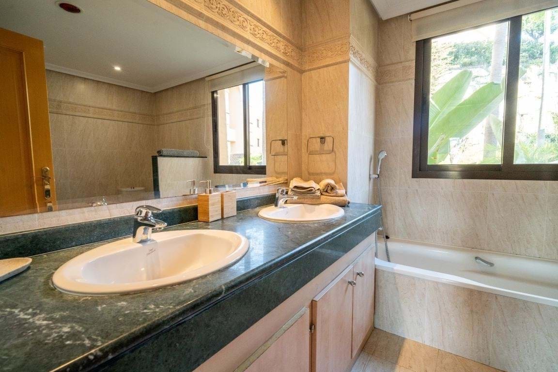 2 makuuhuone Huoneisto myytävänä paikassa Benahavis mukana uima-altaan 
autotalli - 450 000 € (Ref: 9180778)