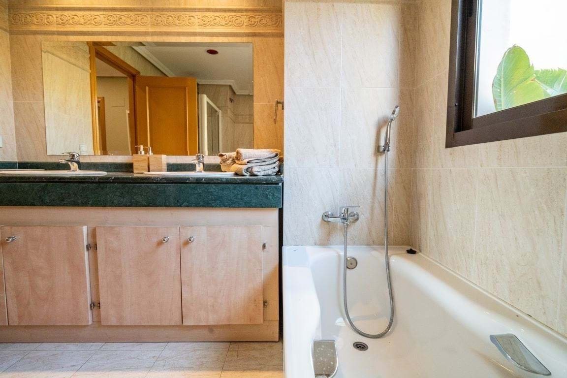 2 makuuhuone Huoneisto myytävänä paikassa Benahavis mukana uima-altaan 
autotalli - 450 000 € (Ref: 9180778)