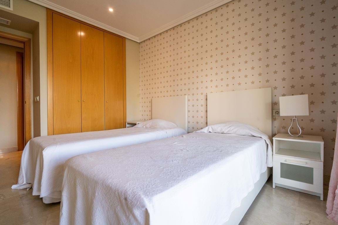 2 makuuhuone Huoneisto myytävänä paikassa Benahavis mukana uima-altaan 
autotalli - 450 000 € (Ref: 9180778)