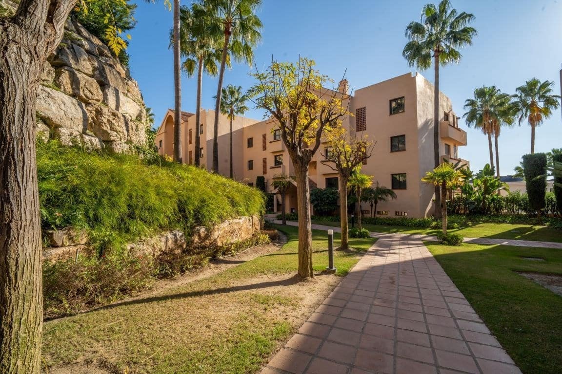 2 makuuhuone Huoneisto myytävänä paikassa Benahavis mukana uima-altaan 
autotalli - 450 000 € (Ref: 9180778)