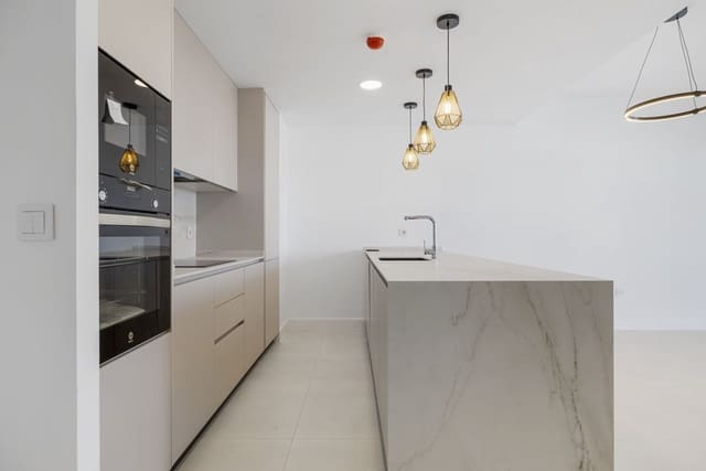 2 makuuhuone Huoneisto myytävänä paikassa Fuengirola mukana uima-altaan 
autotalli - 458 000 € (Ref: 9183208)