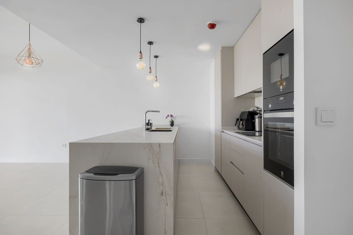 2 makuuhuone Huoneisto myytävänä paikassa Fuengirola mukana uima-altaan 
autotalli - 498 000 € (Ref: 9186584)