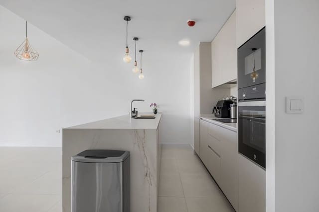 2 makuuhuone Huoneisto myytävänä paikassa Fuengirola mukana uima-altaan 
autotalli - 498 000 € (Ref: 9186584)