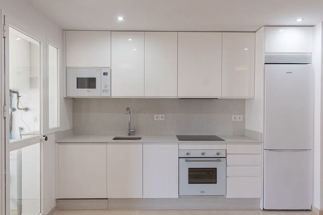 2 bedroom Apartment for sale in La Duquesa / Puerto de la Duquesa, Manilva with pool garage - € 345,000 (Ref: 9188006)