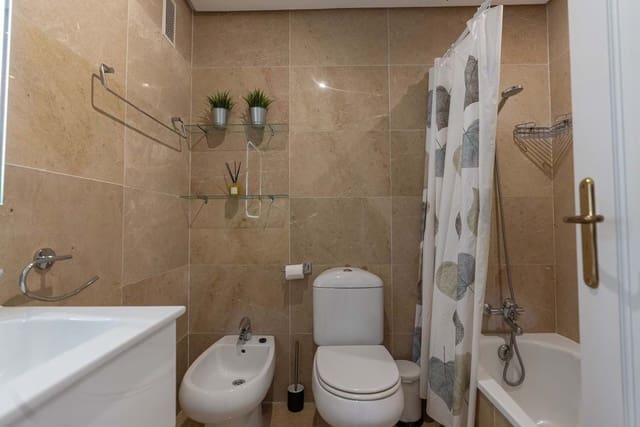 2 bedroom Apartment for sale in La Duquesa / Puerto de la Duquesa, Manilva with pool garage - € 345,000 (Ref: 9188006)