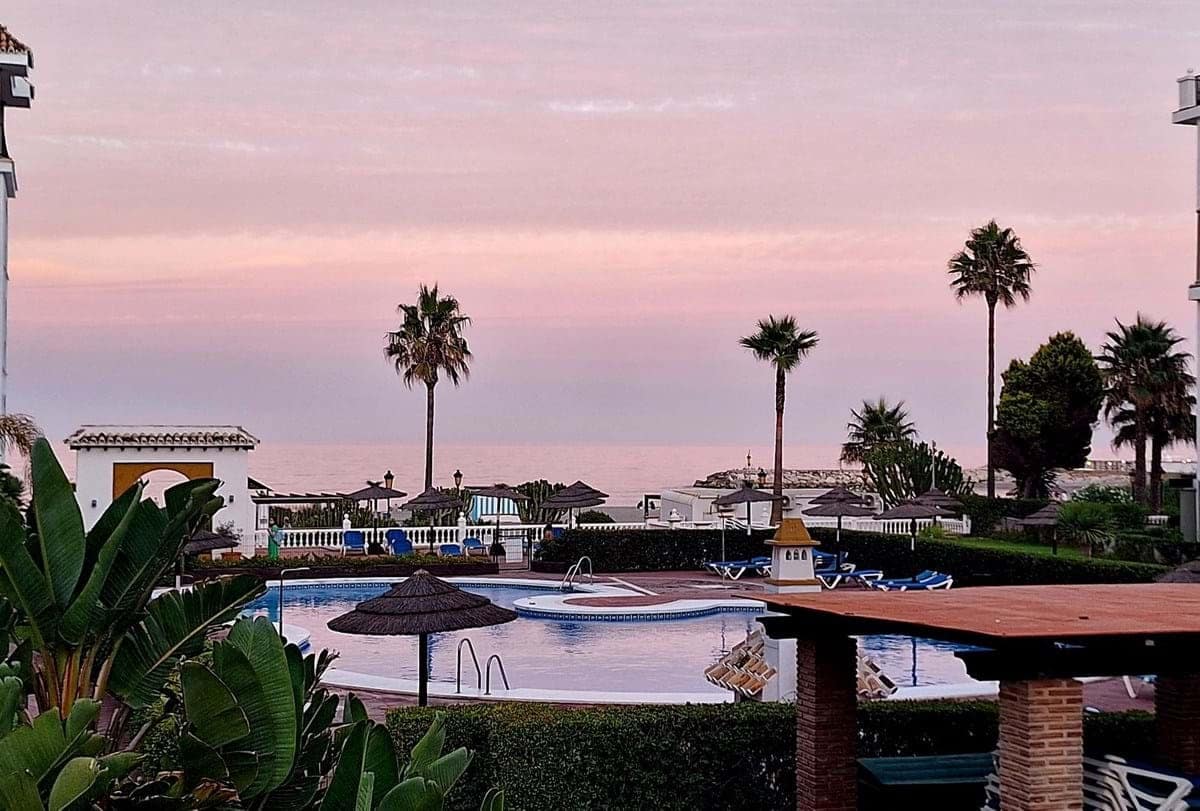 2 bedroom Apartment for sale in La Duquesa / Puerto de la Duquesa with pool garage - € 345,000 (Ref: 9188006)