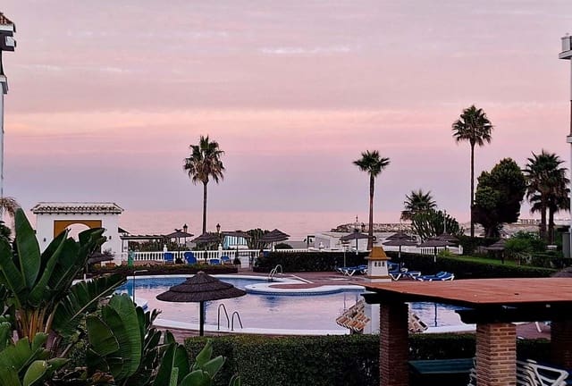 2 bedroom Apartment for sale in La Duquesa / Puerto de la Duquesa, Manilva with pool garage - € 345,000 (Ref: 9188006)