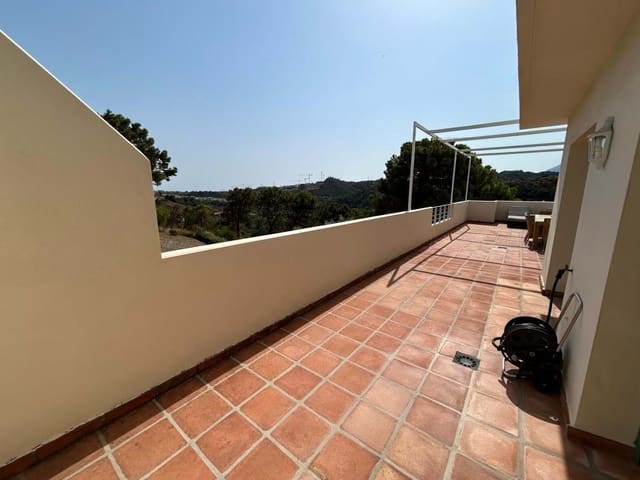 Apartamento de 2 habitaciones en Selwo, Estepona en venta con piscina garaje - 400.000 € (Ref: 9189000)