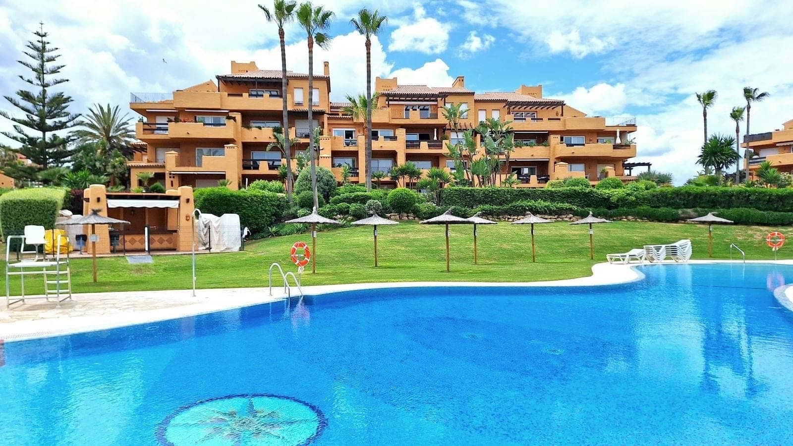 2 soveværelse Lejlighed til salg i La Duquesa / Puerto de la Duquesa med swimmingpool garage - € 484.000 (Ref: 9189013)