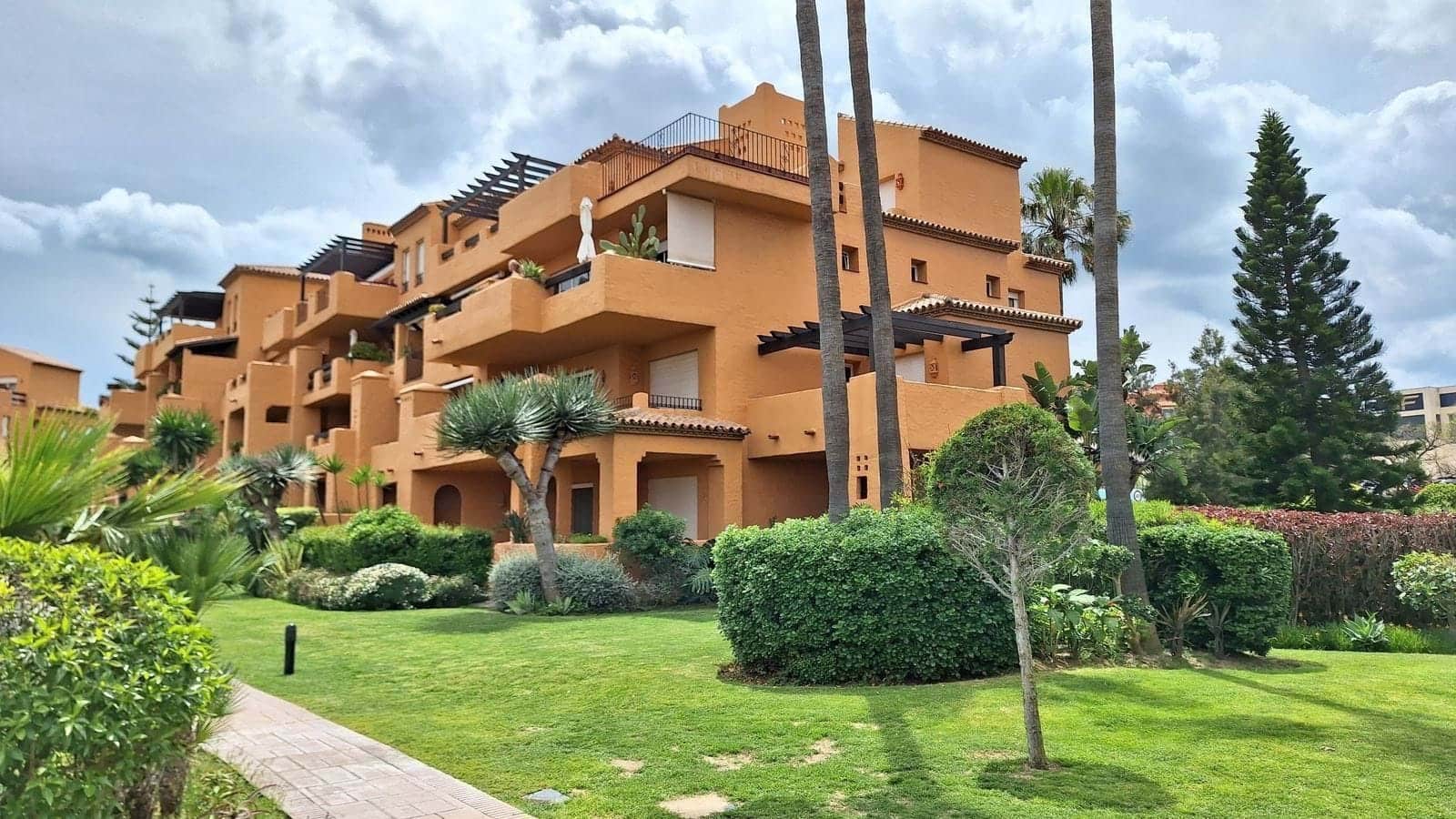 2 soveværelse Lejlighed til salg i La Duquesa / Puerto de la Duquesa med swimmingpool garage - € 484.000 (Ref: 9189013)