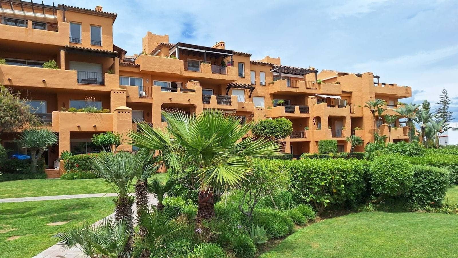 2 soveværelse Lejlighed til salg i La Duquesa / Puerto de la Duquesa med swimmingpool garage - € 484.000 (Ref: 9189013)