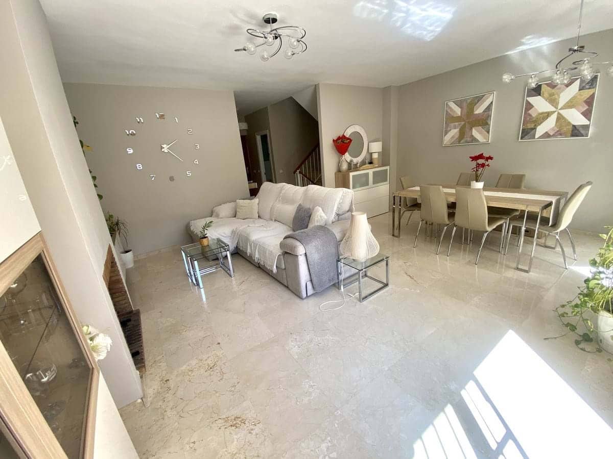 Casa de 3 habitaciones en Estepona en venta con piscina garaje - 555.000 € (Ref: 9190835)