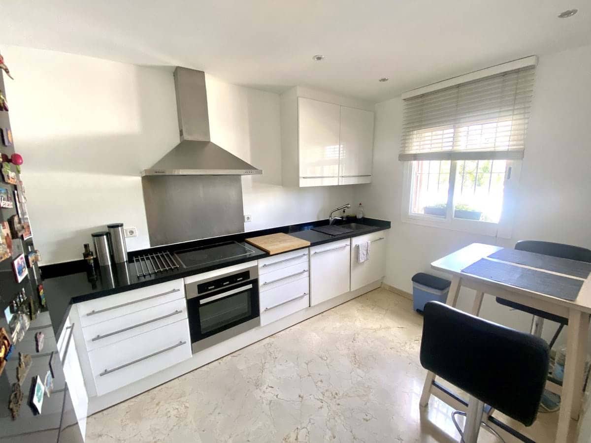 Casa de 3 habitaciones en Estepona en venta con piscina garaje - 555.000 € (Ref: 9190835)