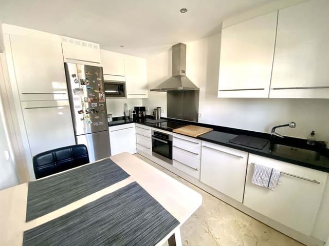 Casa de 3 habitaciones en Estepona en venta con piscina garaje - 555.000 € (Ref: 9190835)