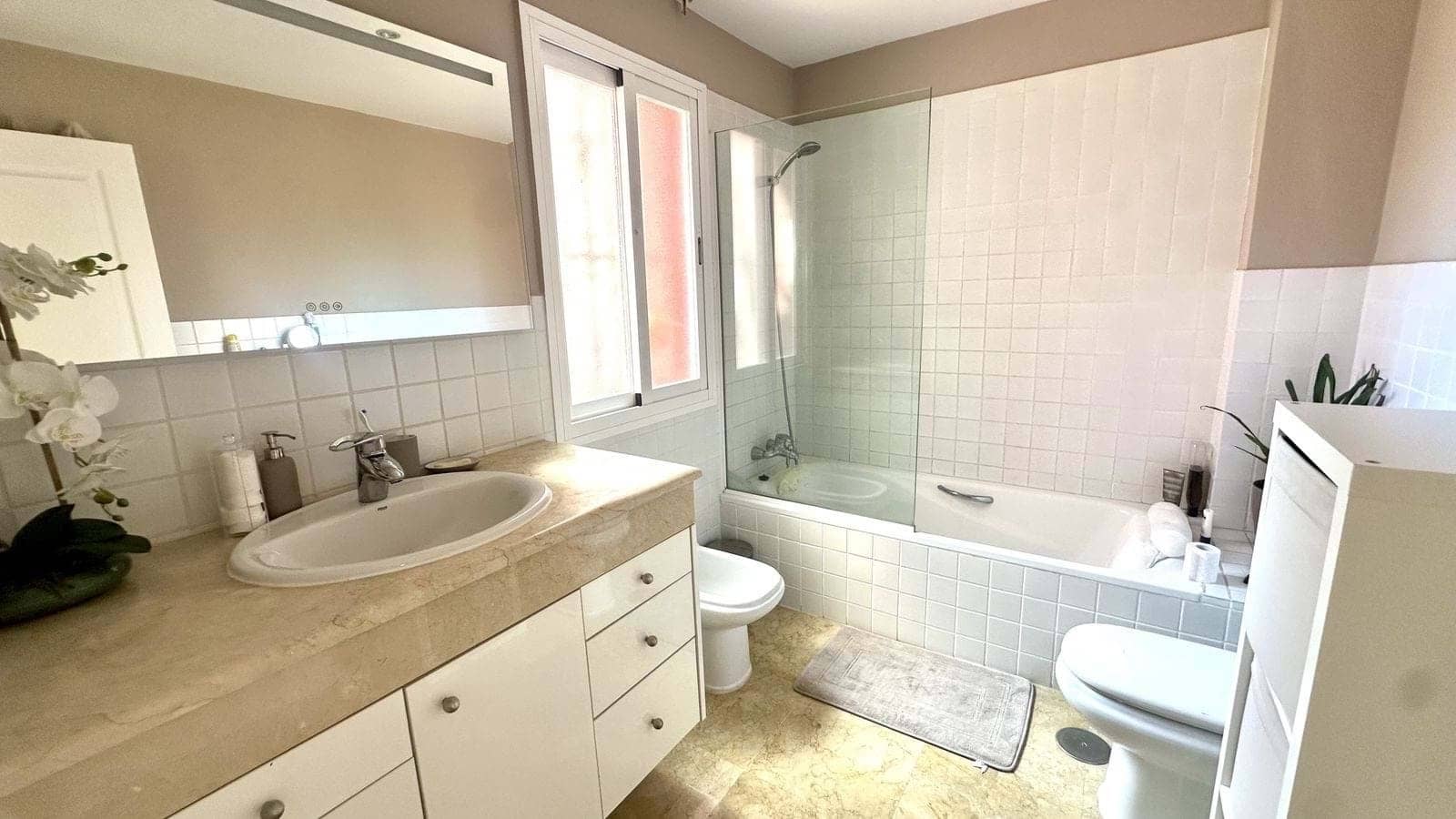 Casa de 3 habitaciones en Estepona en venta con piscina garaje - 555.000 € (Ref: 9190835)