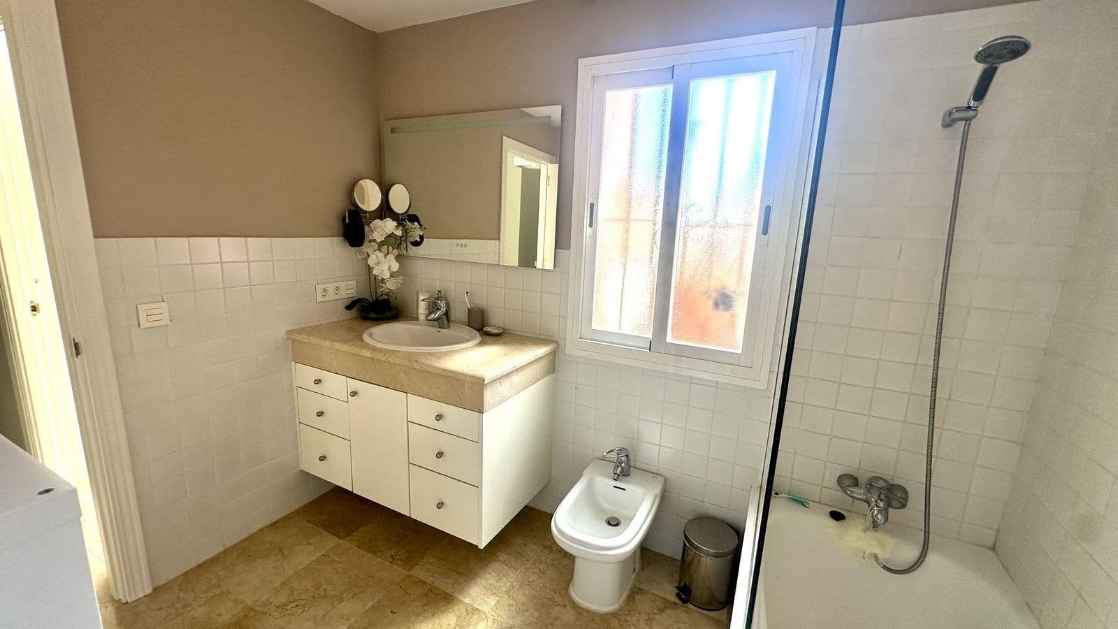 Casa de 3 habitaciones en Estepona en venta con piscina garaje - 555.000 € (Ref: 9190835)