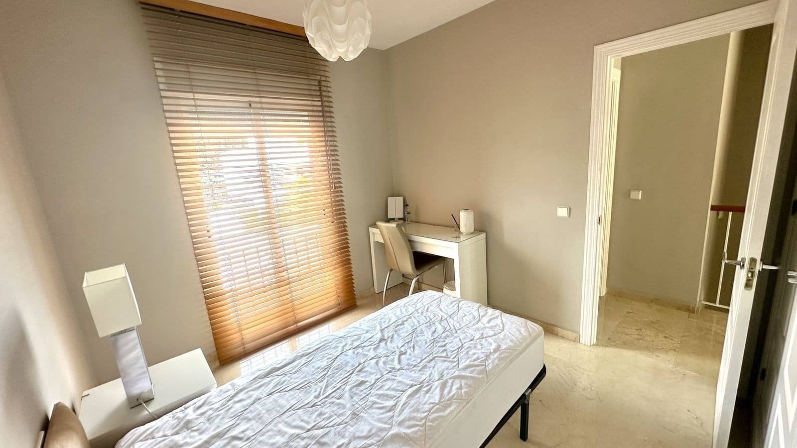 Casa de 3 habitaciones en Estepona en venta con piscina garaje - 555.000 € (Ref: 9190835)