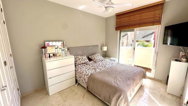 Casa de 3 habitaciones en Estepona en venta con piscina garaje - 555.000 € (Ref: 9190835)