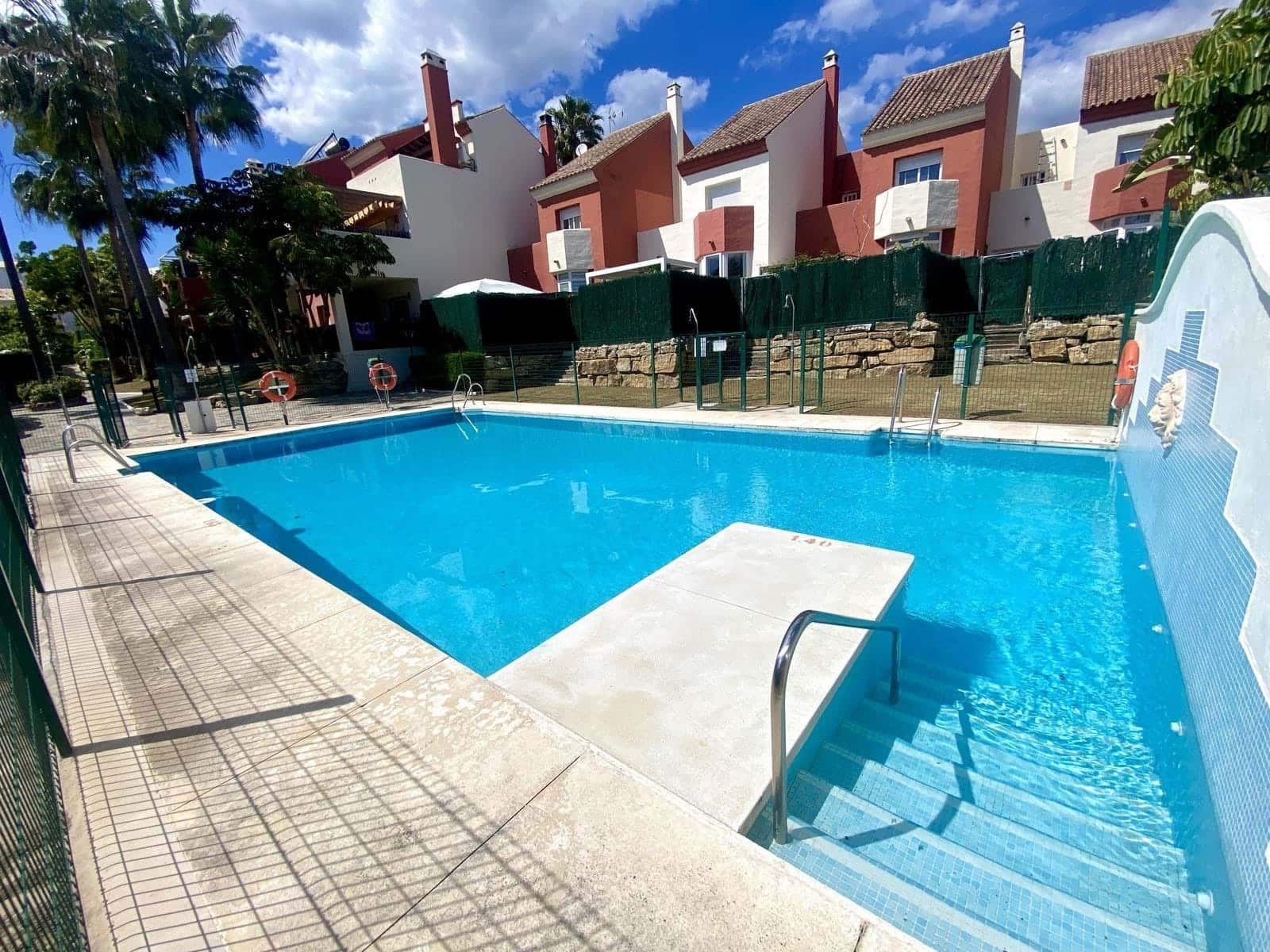 Casa de 3 habitaciones en Estepona en venta con piscina garaje - 555.000 € (Ref: 9190835)