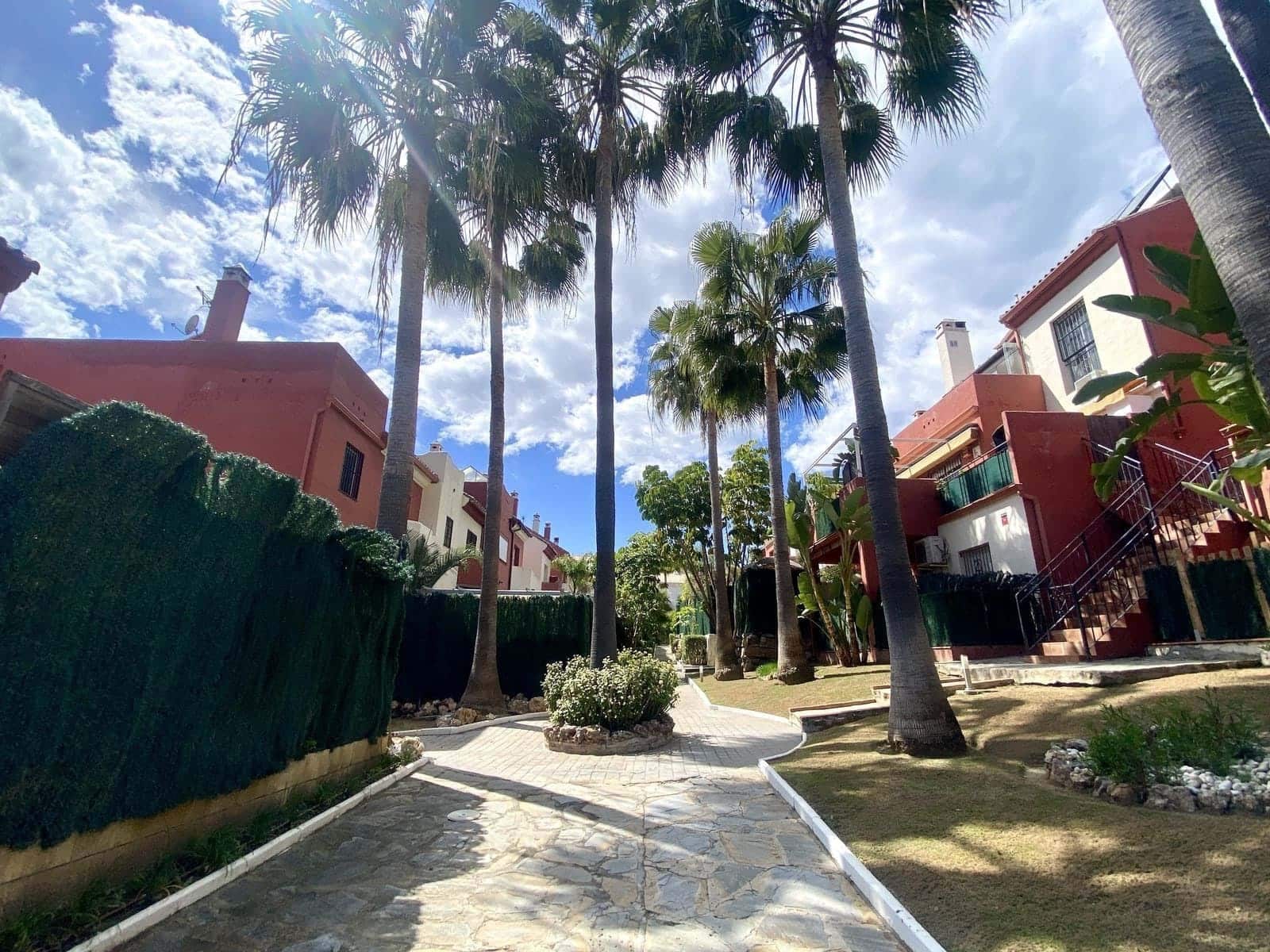 Casa de 3 habitaciones en Estepona en venta con piscina garaje - 555.000 € (Ref: 9190835)