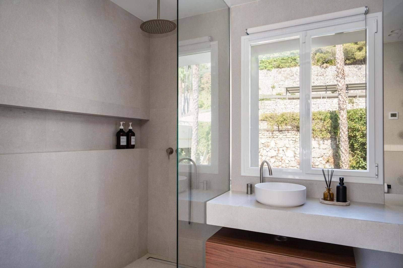 Apartamento de 2 habitaciones en Benahavís en venta con piscina garaje - 595.000 € (Ref: 9192059)