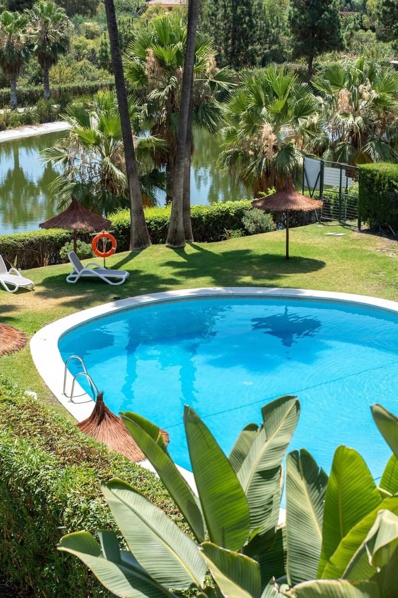 Apartamento de 2 habitaciones en Benahavís en venta con piscina garaje - 595.000 € (Ref: 9192059)