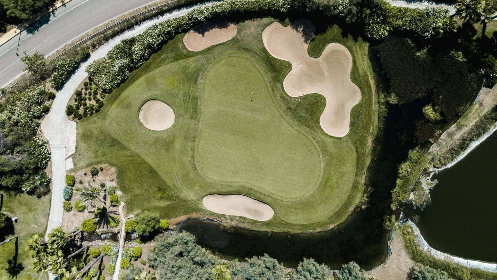 Apartamento de 2 habitaciones en Benahavís en venta con piscina garaje - 595.000 € (Ref: 9192059)