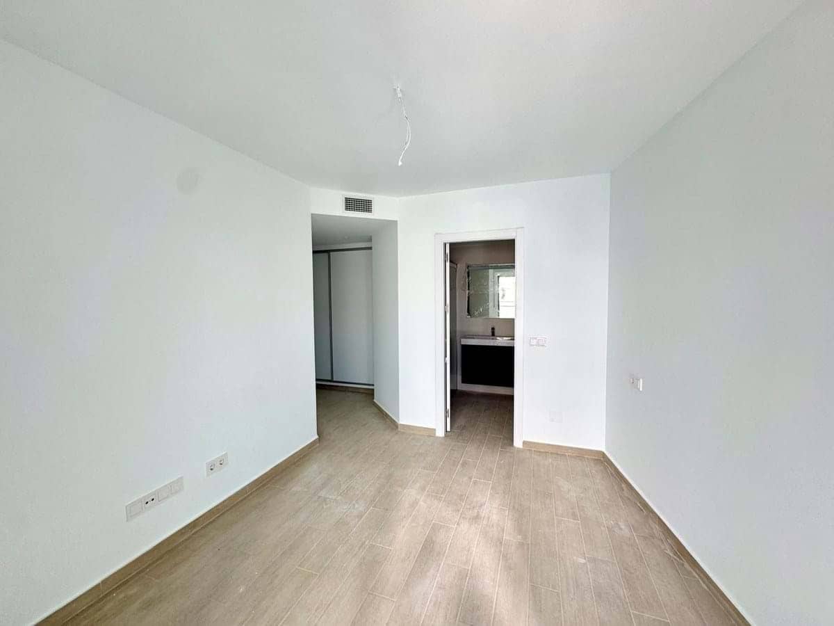 Apartamento de 2 habitaciones en Fuengirola en venta con garaje - 294.455 € (Ref: 9195252)