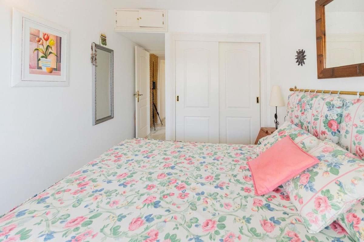 2 bedroom Apartment for sale in Marbella with pool garage - € 355,000 (Ref: 9195253)