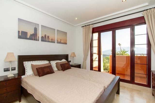 Apartamento de 2 habitaciones en Marbella en venta con piscina garaje - 330.000 € (Ref: 9197459)