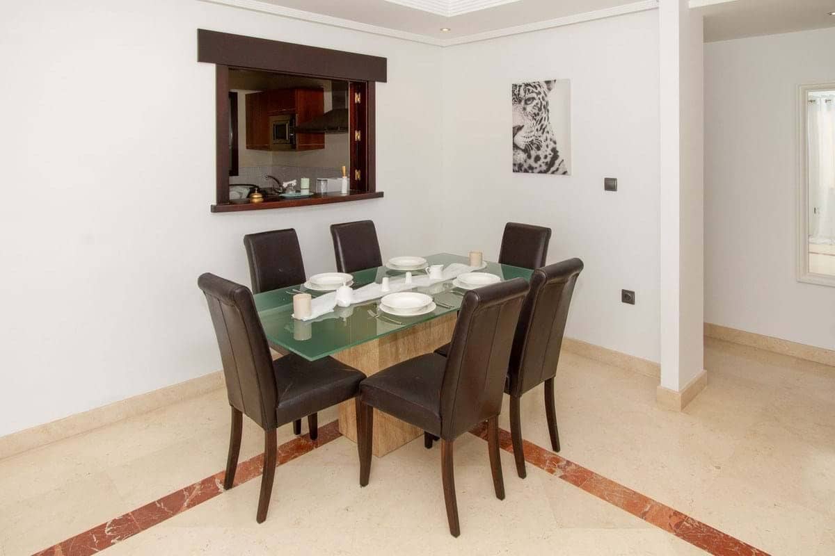 Apartamento de 2 habitaciones en Marbella en venta con piscina garaje - 330.000 € (Ref: 9197459)