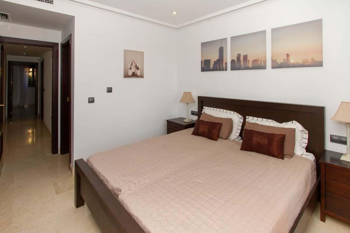 Apartamento de 2 habitaciones en Marbella en venta con piscina garaje - 330.000 € (Ref: 9197459)