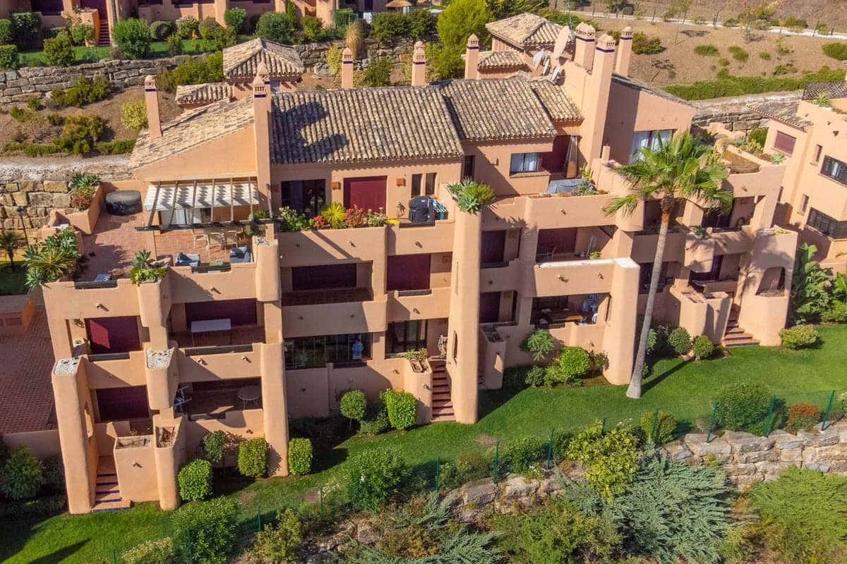 Apartamento de 2 habitaciones en Marbella en venta con piscina garaje - 330.000 € (Ref: 9197459)