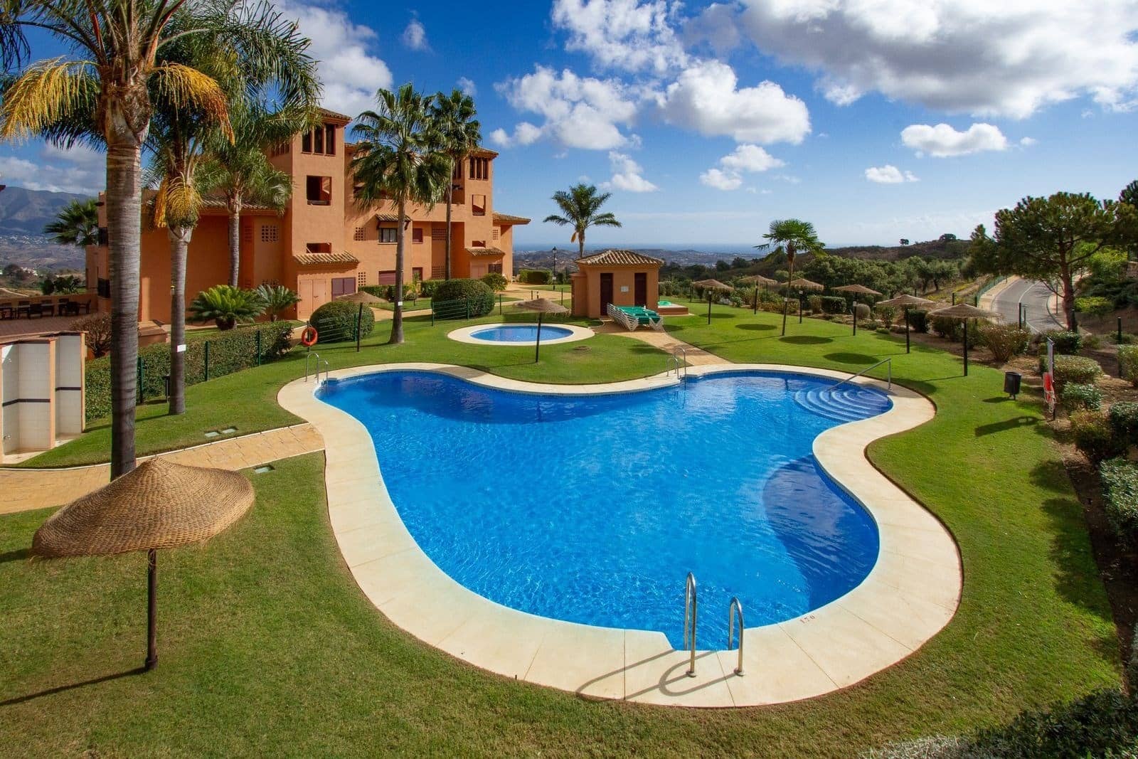 Apartamento de 2 habitaciones en Marbella en venta con piscina garaje - 330.000 € (Ref: 9197459)