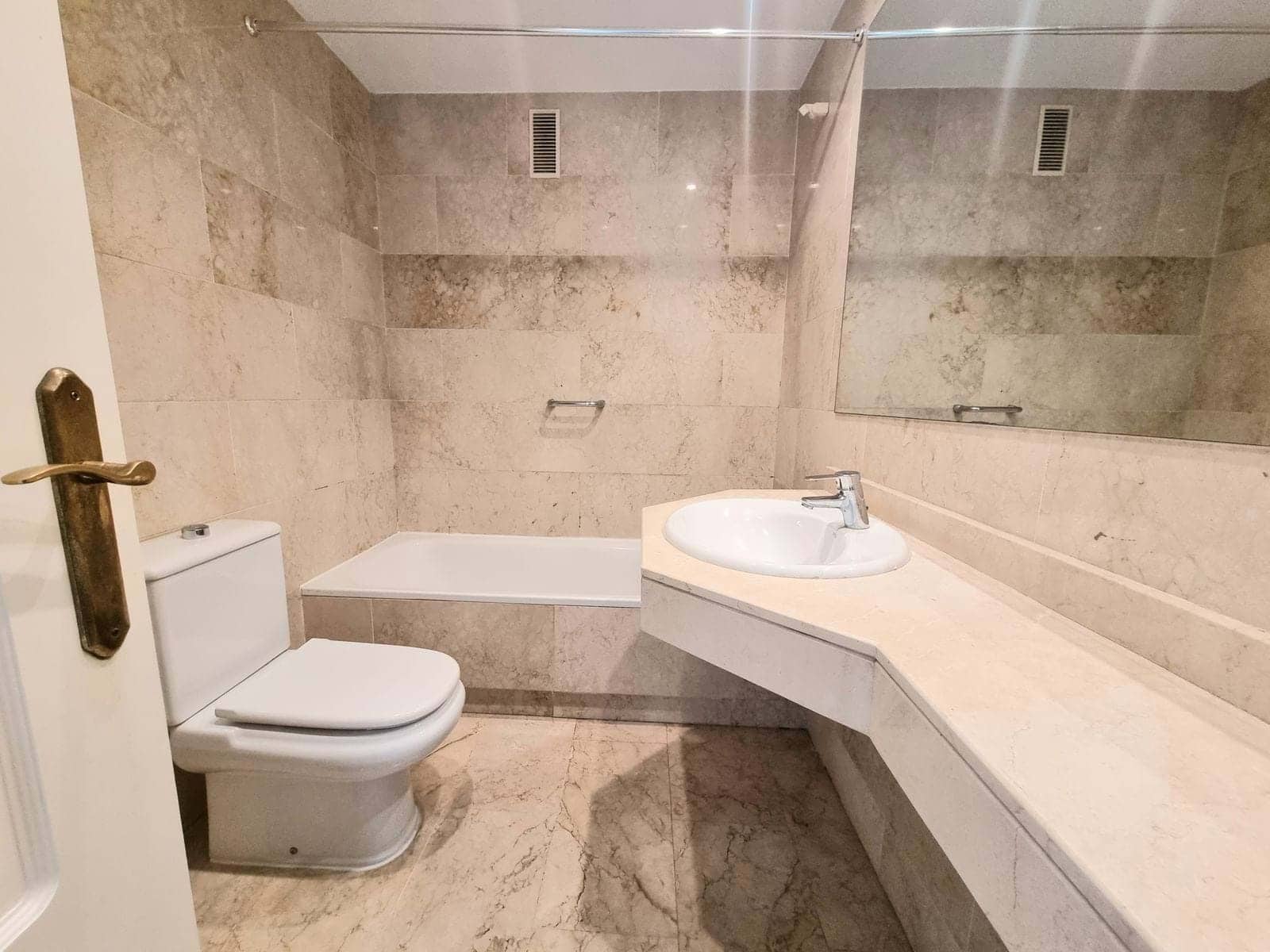 2 bedroom Apartment for sale in Marbella with pool garage - € 570,000 (Ref: 9197462)