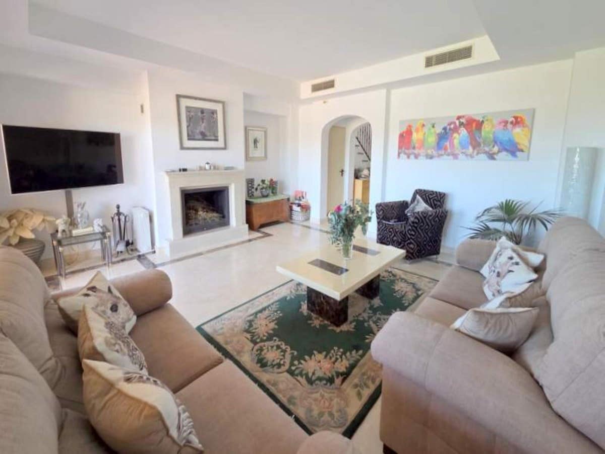 3 bedroom Townhouse for sale in Estepona with pool garage - € 445,000 (Ref: 9197464)