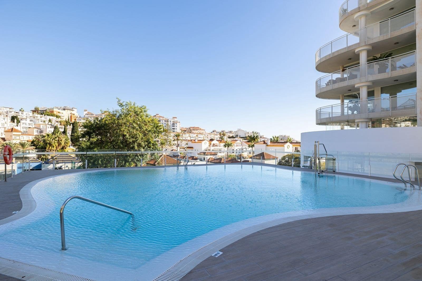 Apartamento de 2 habitaciones en Benalmádena en venta con piscina garaje - 569.000 € (Ref: 9198289)