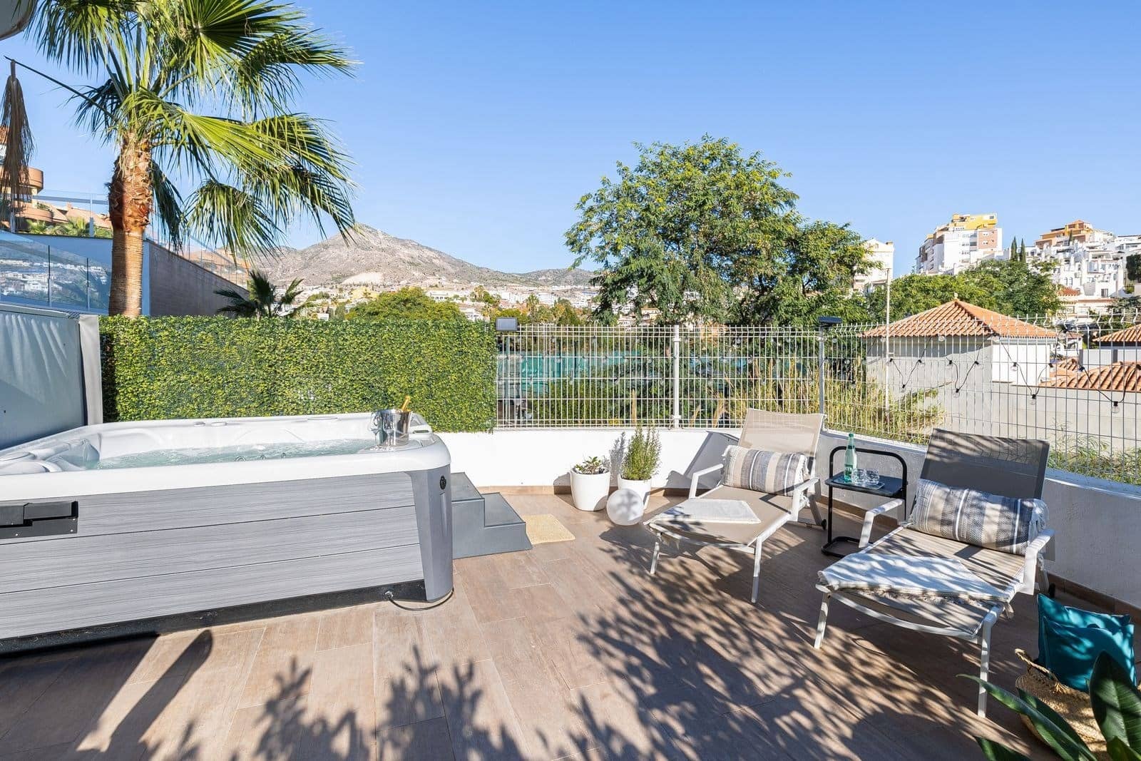 Apartamento de 2 habitaciones en Benalmádena en venta con piscina garaje - 569.000 € (Ref: 9198289)