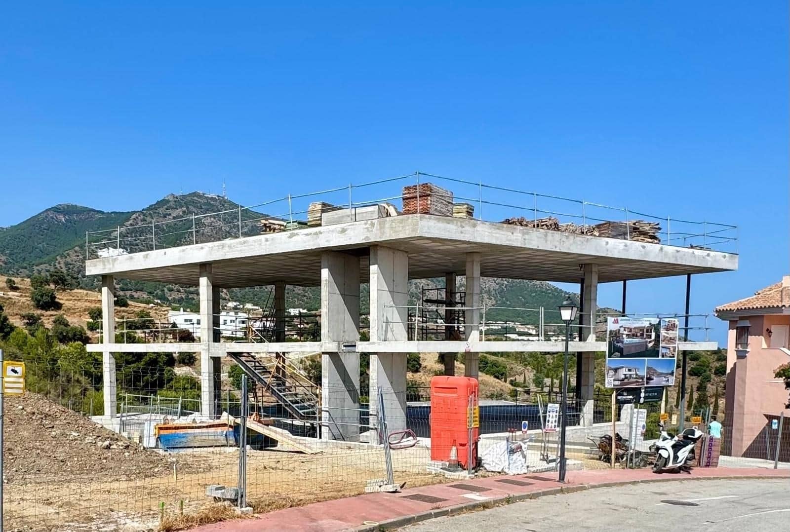 4 bedroom Villa for sale in Mijas with pool garage - € 1,850,000 (Ref: 9198339)