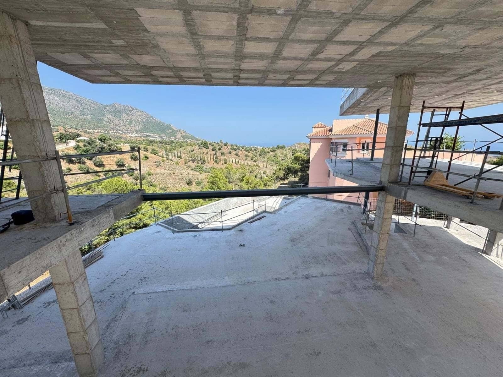 4 bedroom Villa for sale in Mijas with pool garage - € 1,850,000 (Ref: 9198339)